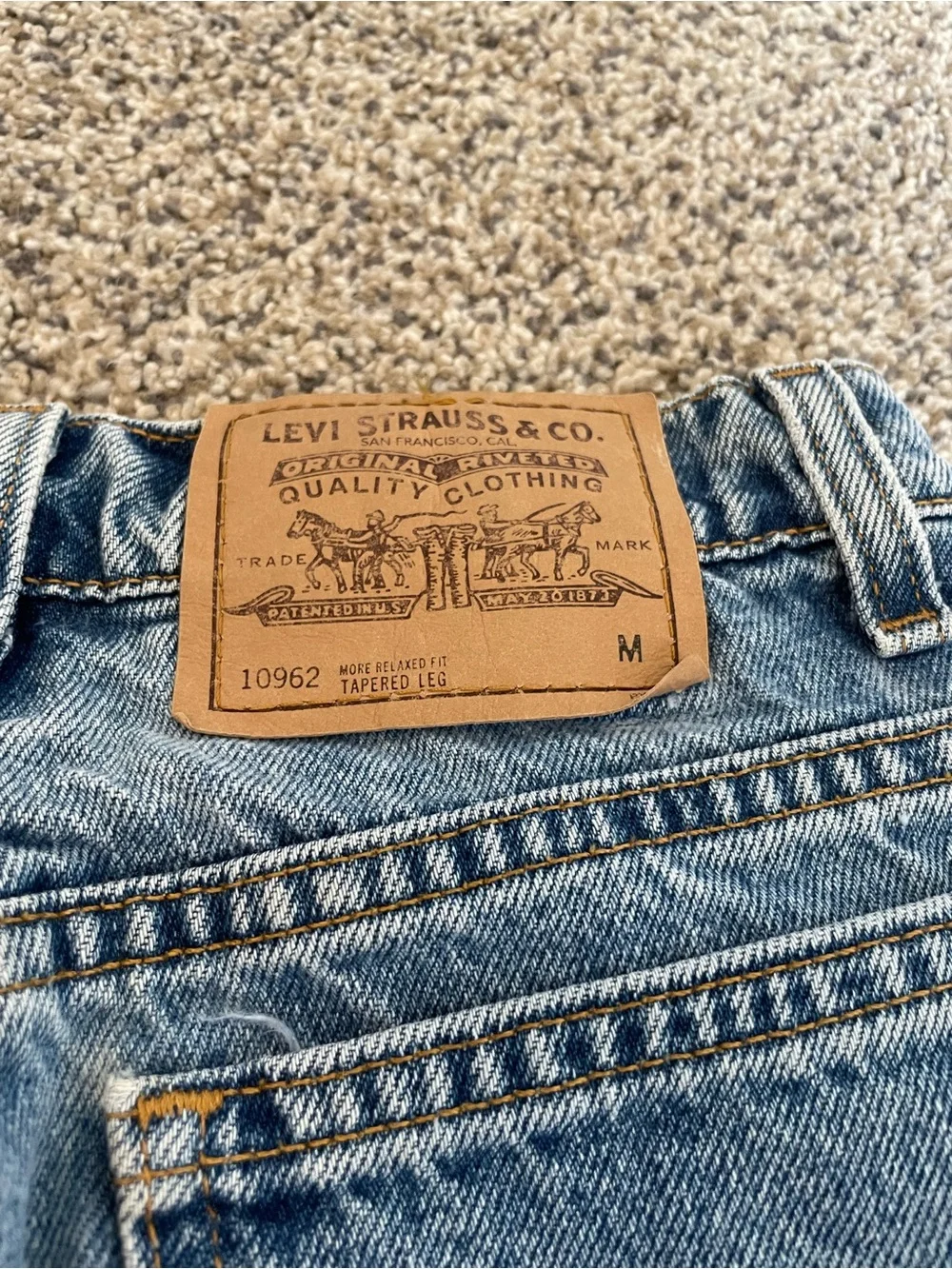 Vintage 962 Women’s Levi’s More Relaxed Fit Tapered Leg 100% Cotton Denim Jeans